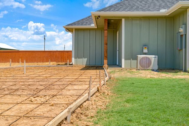 705 Daniel Street, Blossom, TX 75416