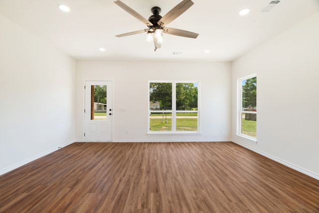 705 Daniel Street, Blossom, TX 75416