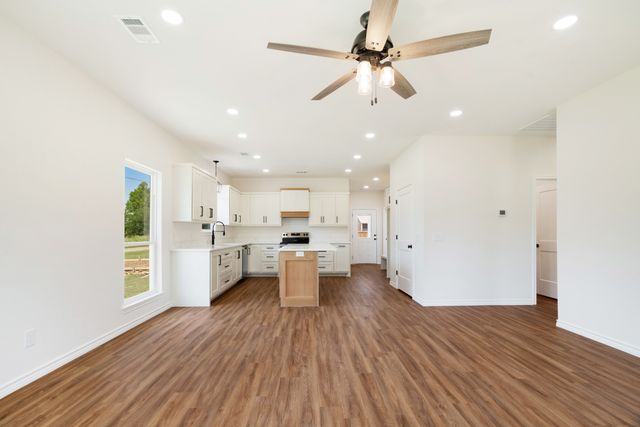 705 Daniel Street, Blossom, TX 75416
