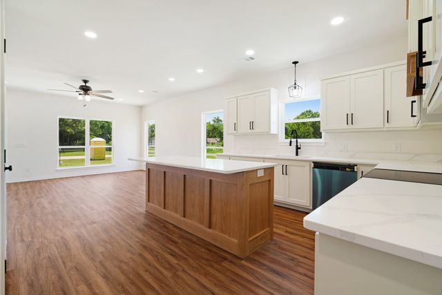 705 Daniel Street, Blossom, TX 75416