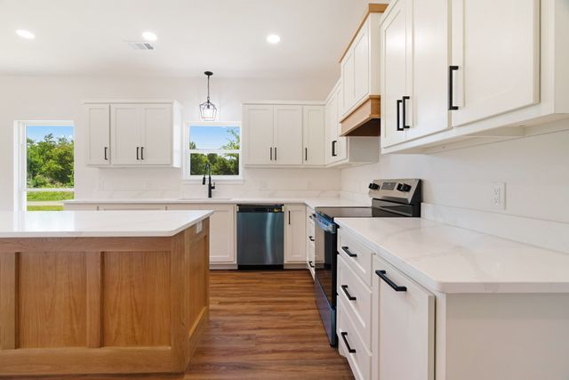 705 Daniel Street, Blossom, TX 75416