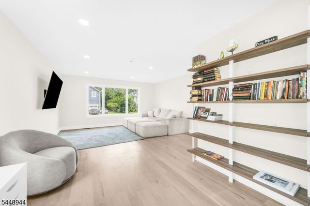 17 Meadow Rd, Clark Twp., NJ 07066