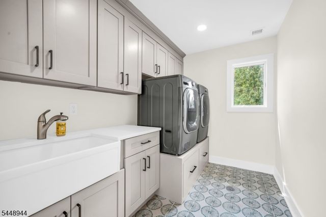 17 Meadow Rd, Clark Twp., NJ 07066