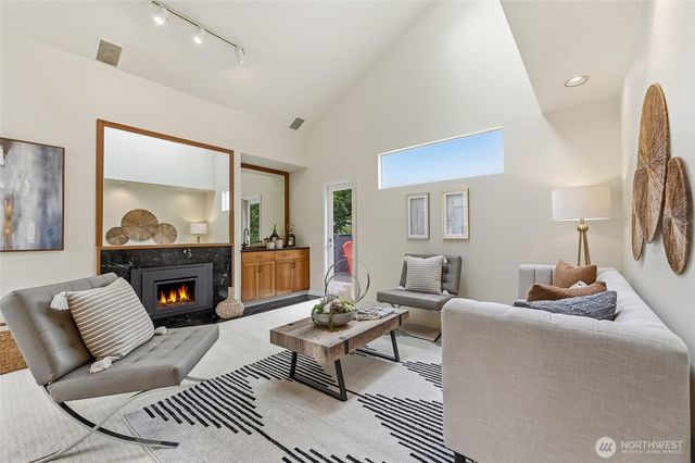 613 Bellevue Way SE, Bellevue, WA 98004