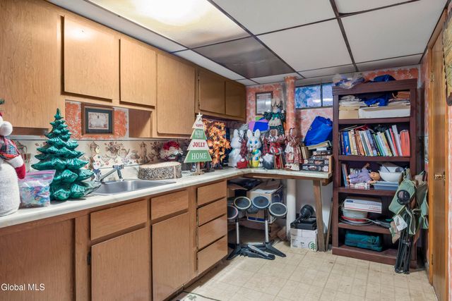 4 O'Neil Street, Troy, NY 12180