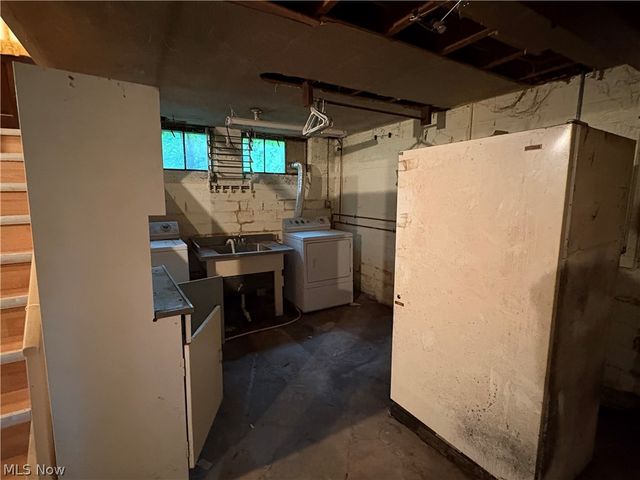 1026 E Schaaf Road, Brooklyn Heights, OH 44131