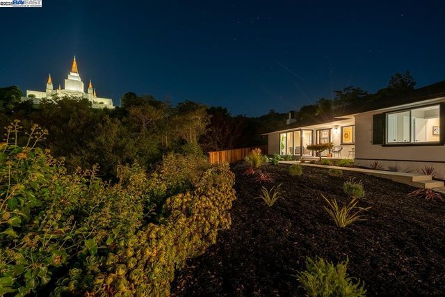 2818 Steinmetz Way, Oakland, CA 94602