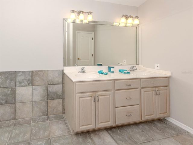 1041 TRUMAN STREET, Nokomis, FL 34275