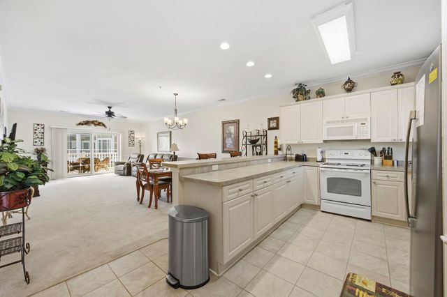4895 Luster Leaf Cir Apt 204, Myrtle Beach, SC 29577