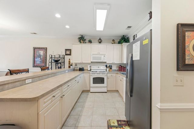 4895 Luster Leaf Cir Apt 204, Myrtle Beach, SC 29577