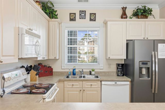 4895 Luster Leaf Cir Apt 204, Myrtle Beach, SC 29577