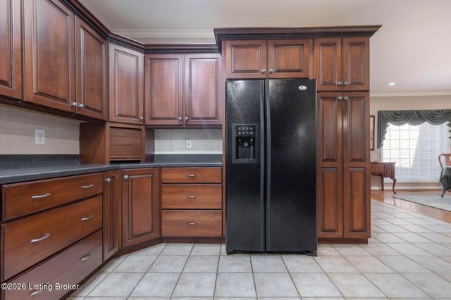 2619 Alia Cir, Louisville, KY 40222