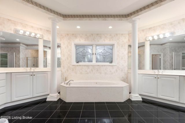 2619 Alia Cir, Louisville, KY 40222