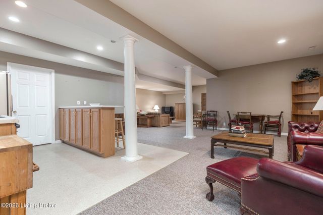 2619 Alia Cir, Louisville, KY 40222