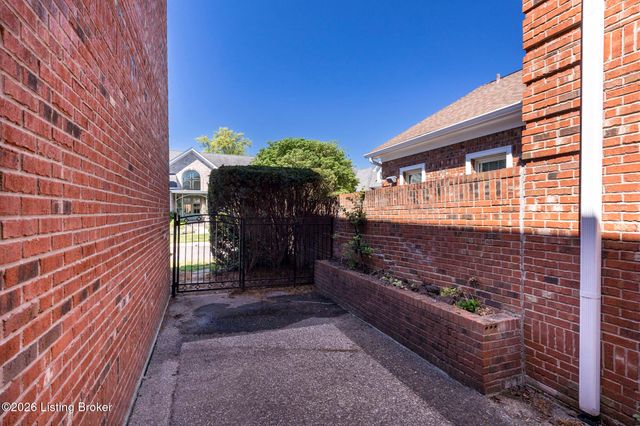 2619 Alia Cir, Louisville, KY 40222