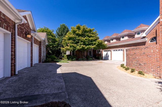 2619 Alia Cir, Louisville, KY 40222
