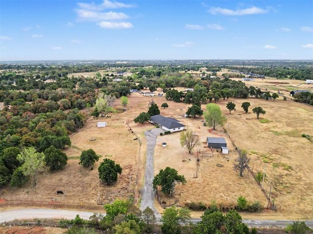 780 Pinewood Lane, Blanchard, OK 73010