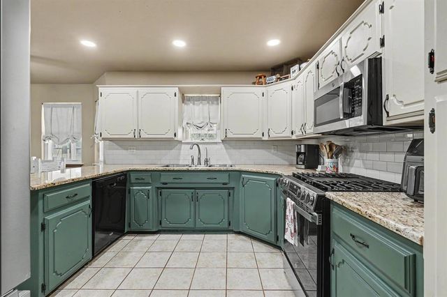 780 Pinewood Lane, Blanchard, OK 73010