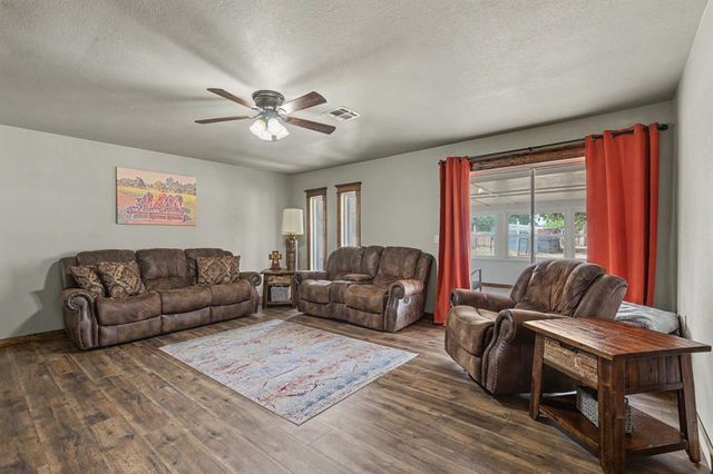 780 Pinewood Lane, Blanchard, OK 73010