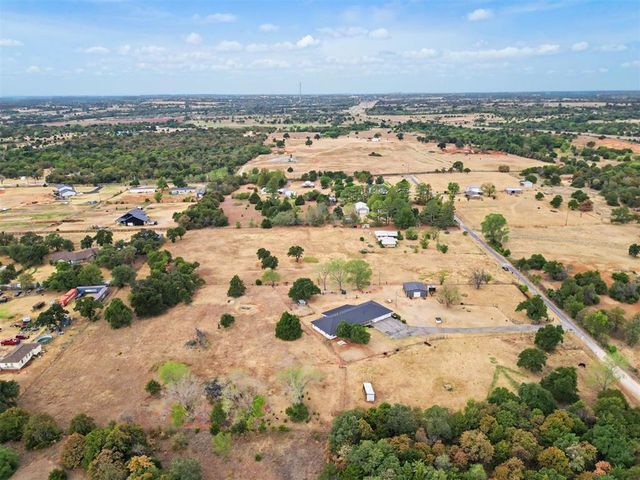 780 Pinewood Lane, Blanchard, OK 73010