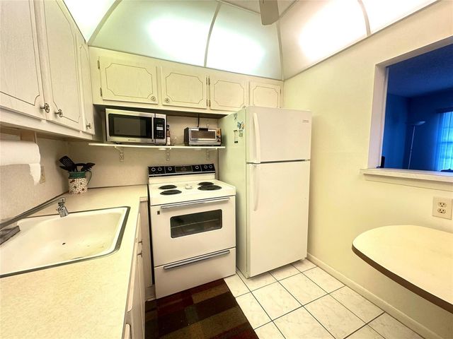 162 Grantham E 162, Deerfield Beach, FL 33442
