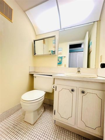 162 Grantham E 162, Deerfield Beach, FL 33442
