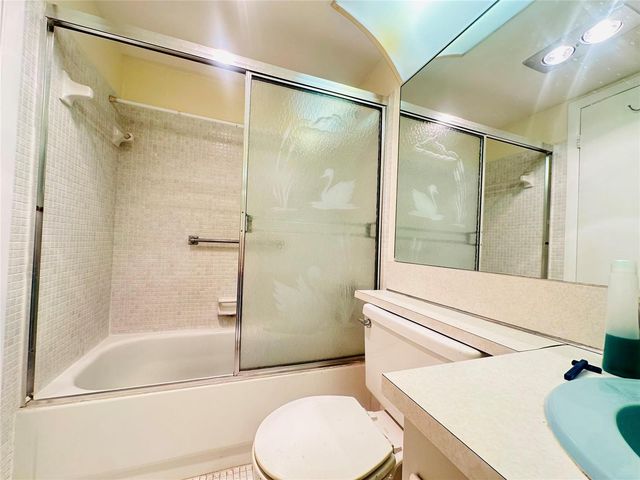 162 Grantham E 162, Deerfield Beach, FL 33442