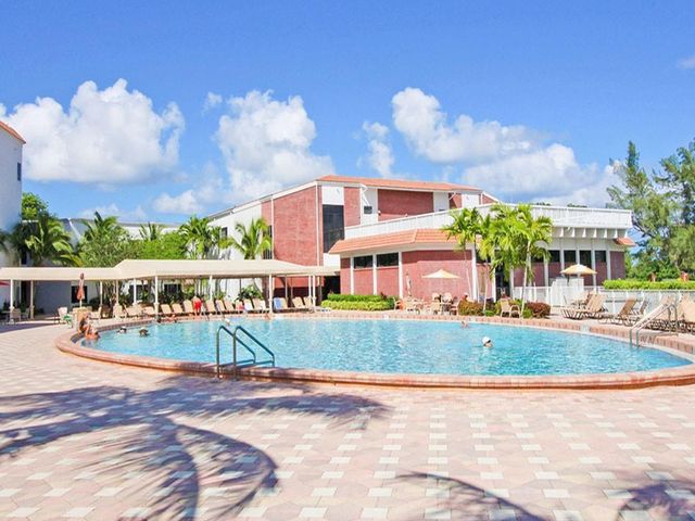 162 Grantham E 162, Deerfield Beach, FL 33442