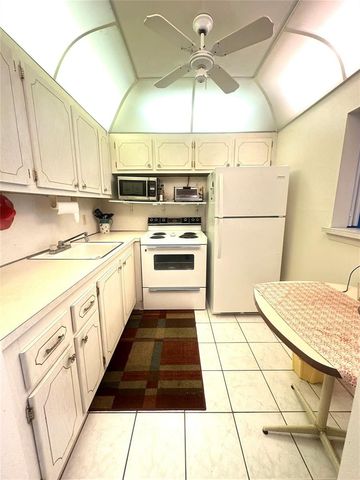 162 Grantham E 162, Deerfield Beach, FL 33442