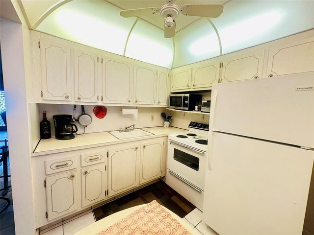 162 Grantham E 162, Deerfield Beach, FL 33442