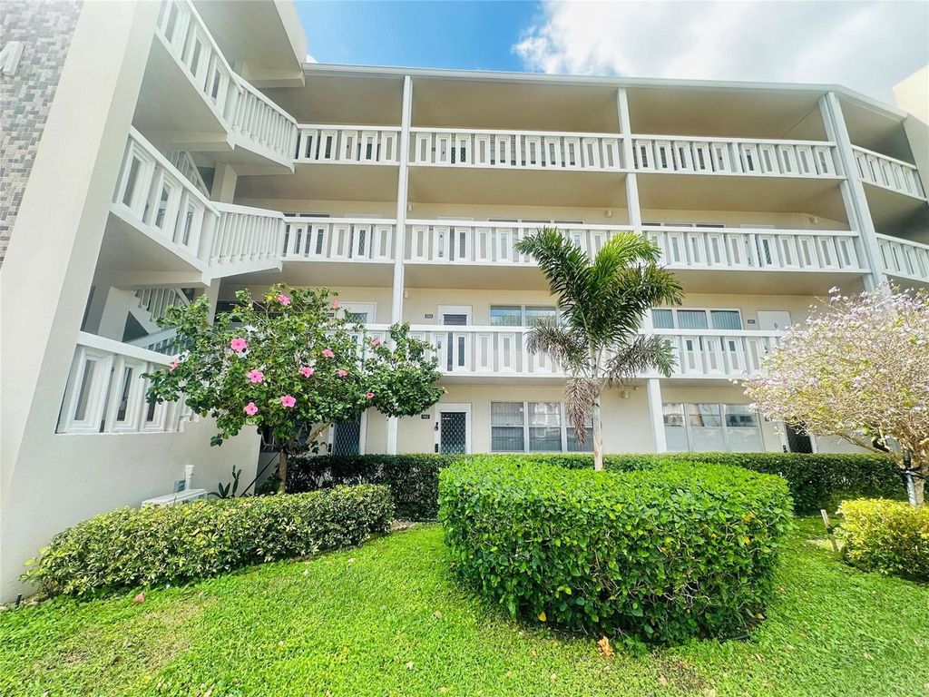 162 Grantham E 162, Deerfield Beach, FL 33442