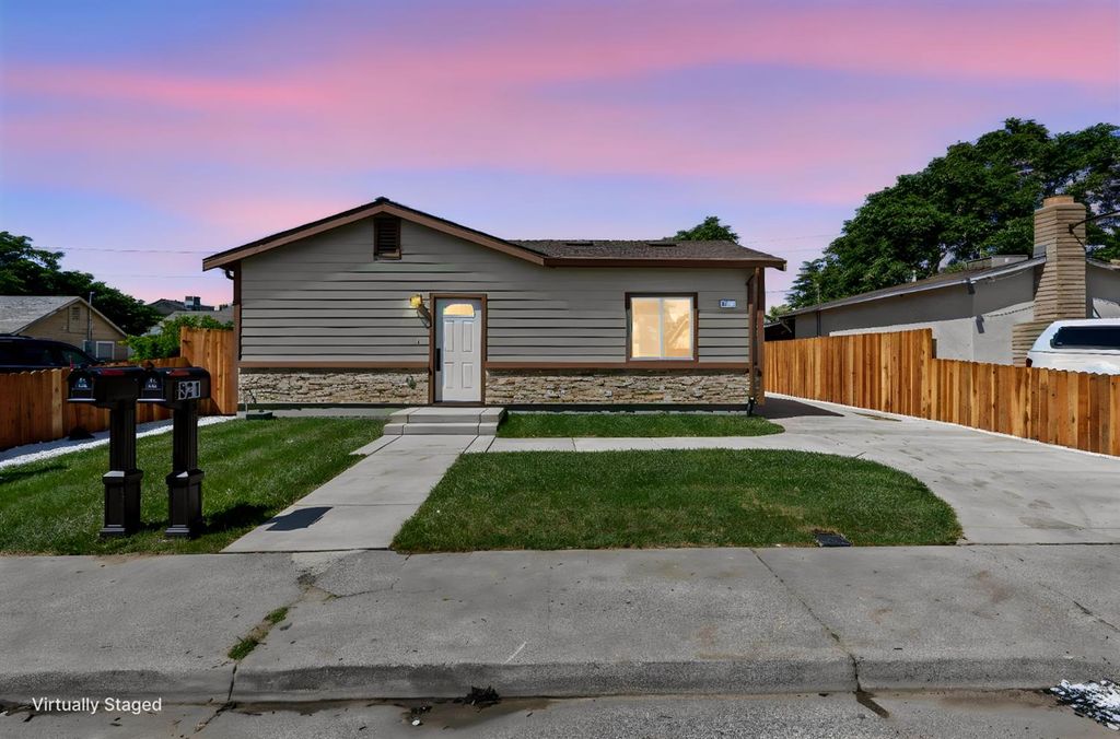 821 Nevada St, Manteca, CA 95337