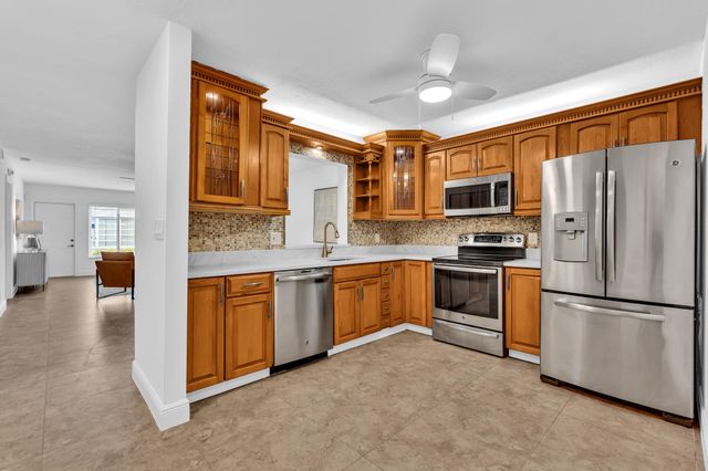 18880 JOLSON Avenue 8, Boca Raton, FL 33496