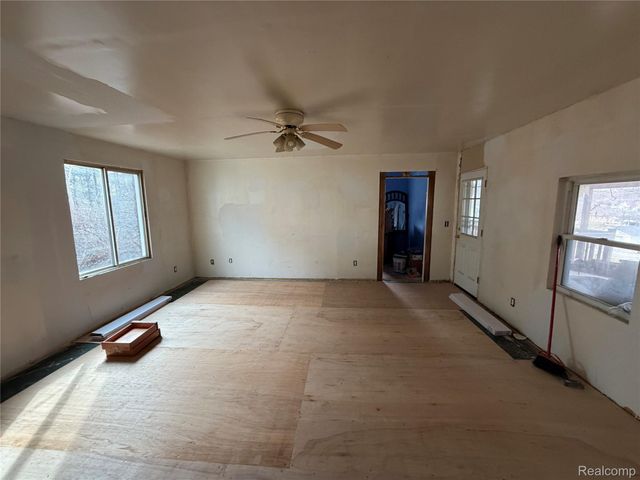 124 E High Street, Metamora Village, MI 48455