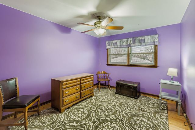 517 E Weathersfield Way, Schaumburg, IL 60193