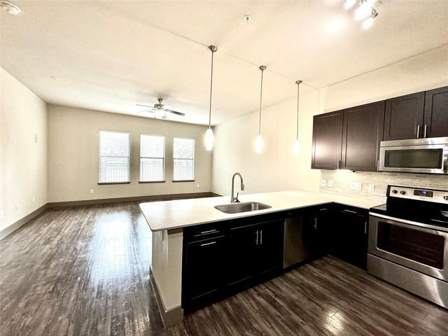 2033 S Gessner Road 4411, Houston, TX 77063