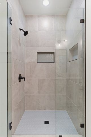 5 Kirkdouglas Lane, Bella Vista, AR 72715