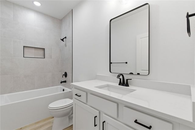 5 Kirkdouglas Lane, Bella Vista, AR 72715