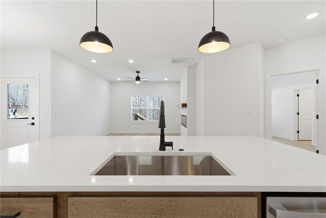 5 Kirkdouglas Lane, Bella Vista, AR 72715