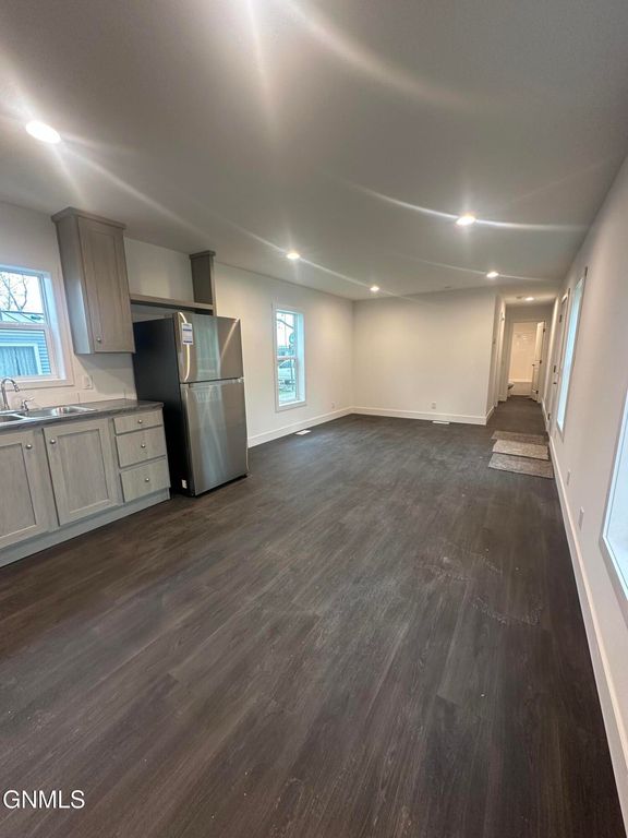 117 Countryside Lane, Mandan, ND 58554 photo 2