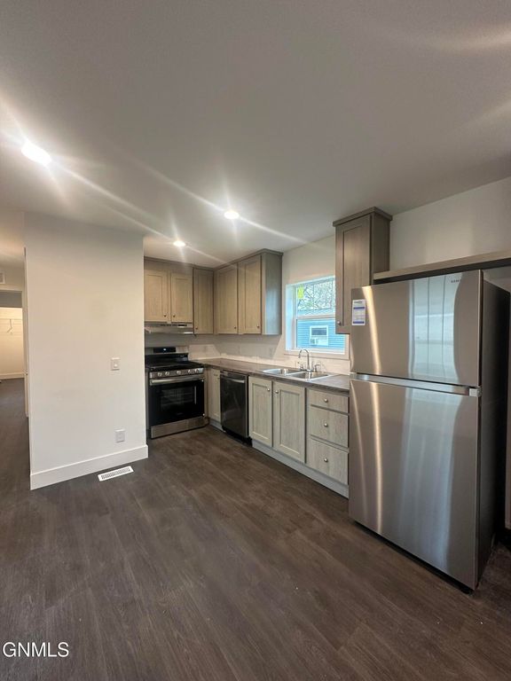 117 Countryside Lane, Mandan, ND 58554 photo 3