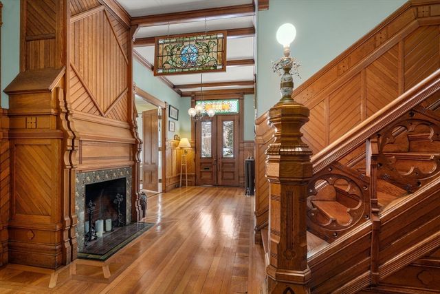 327 Franklin St, Newton, MA 02458