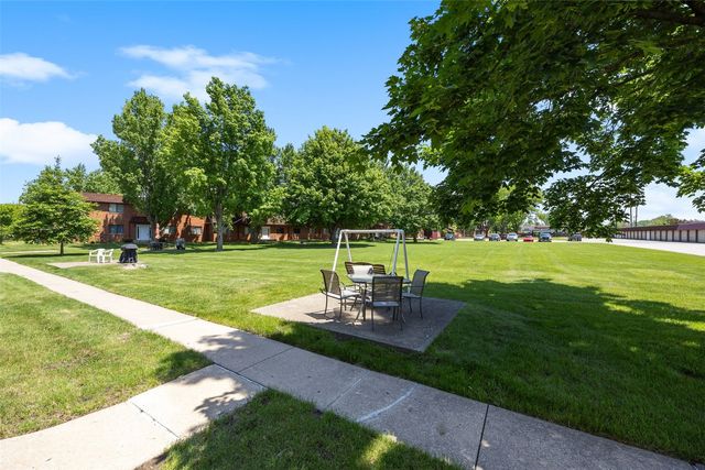 5712 Golden Court NE 60, Cedar Rapids, IA 52402