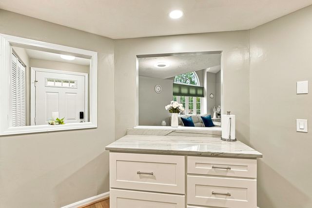 237 South St 26, Shrewsbury, MA 01545