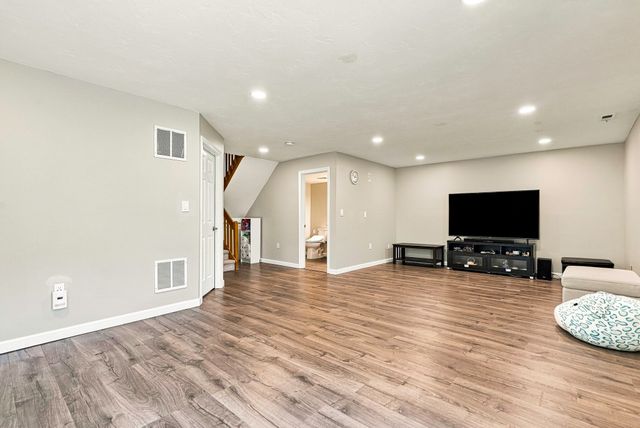 237 South St 26, Shrewsbury, MA 01545