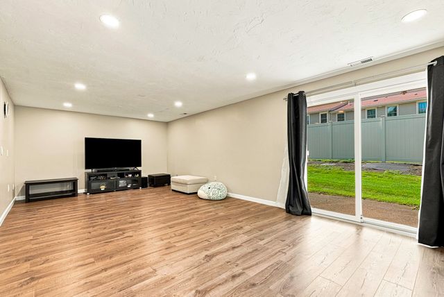 237 South St 26, Shrewsbury, MA 01545