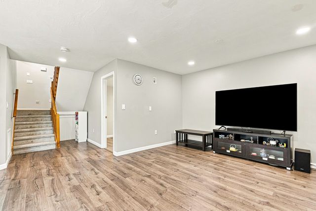 237 South St 26, Shrewsbury, MA 01545