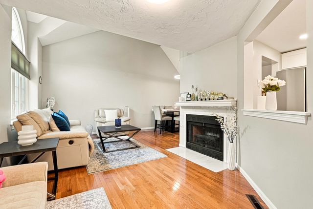 237 South St 26, Shrewsbury, MA 01545