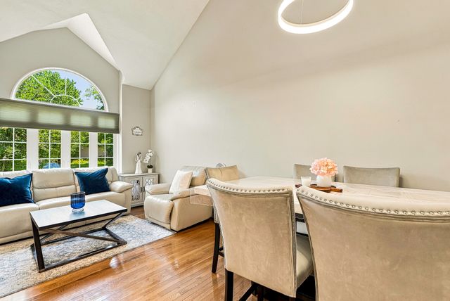 237 South St 26, Shrewsbury, MA 01545