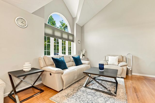 237 South St 26, Shrewsbury, MA 01545